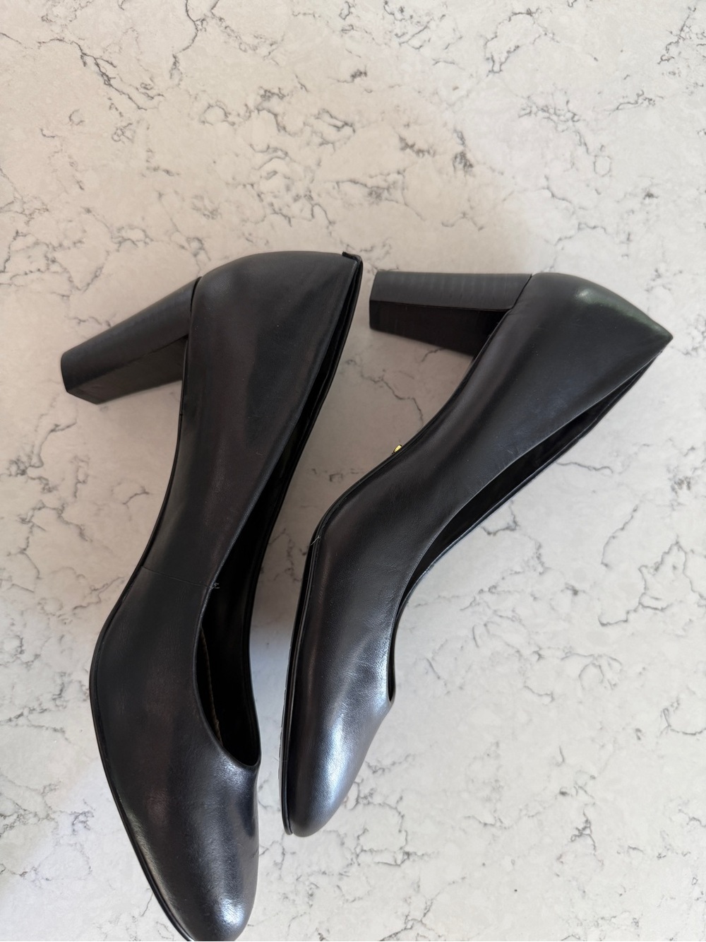 Lauren Ralph Lauren Black Leather Round-Toe Pumps - Picture 4 of 5